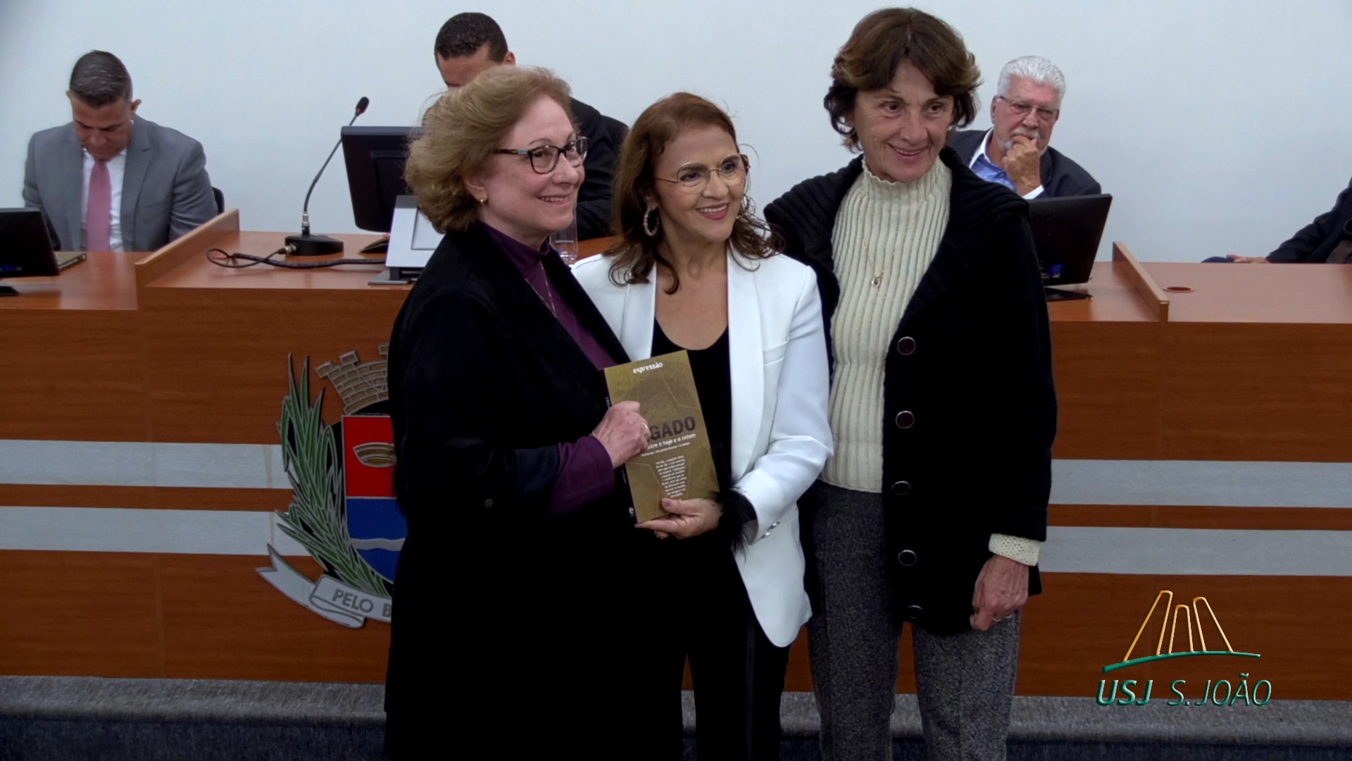 Leia mais sobre o artigo Cerimônia de Lançamento do livro Legado – Câmara Municipal de Araras – parte 11